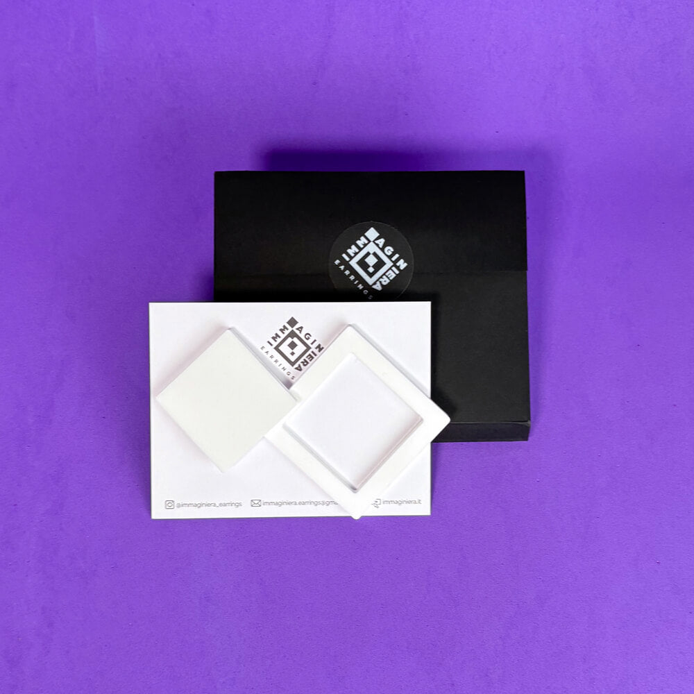 PienoVuoto Rombo – Orecchini Asimmetrici in Plexiglas