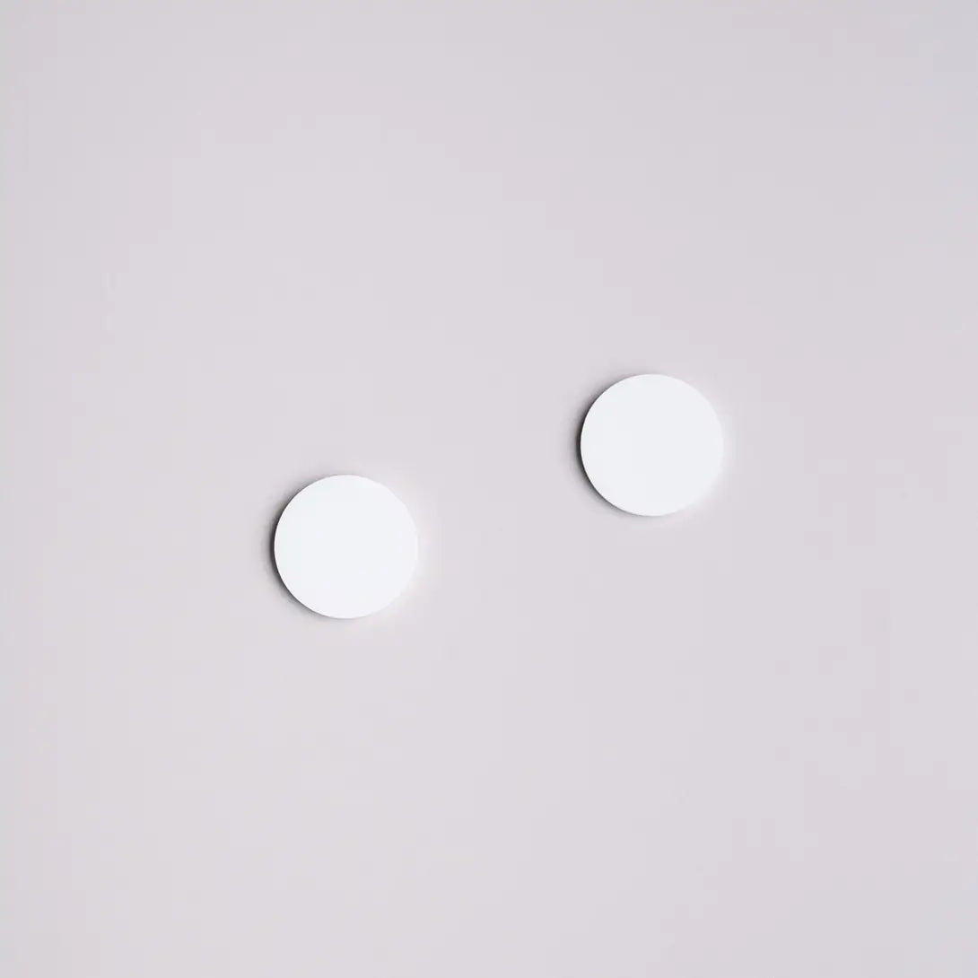 Tondo M – Orecchini in Plexiglas essenziali