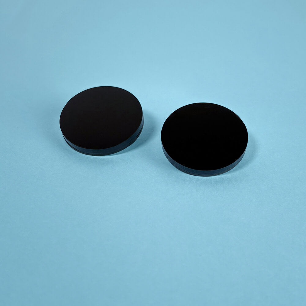 Tondo M – Orecchini in Plexiglas essenziali