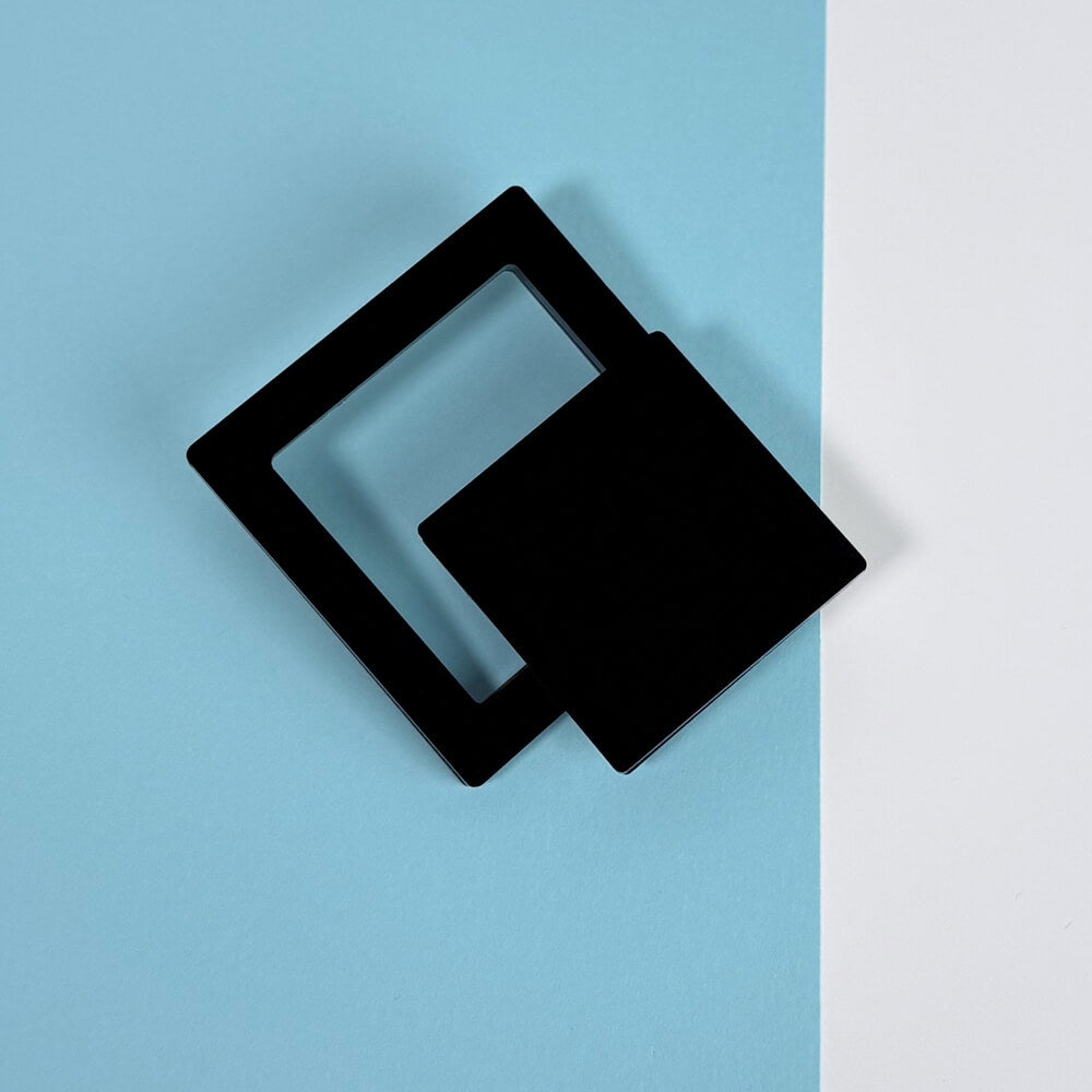 PienoVuoto Rombo – Orecchini Asimmetrici in Plexiglas