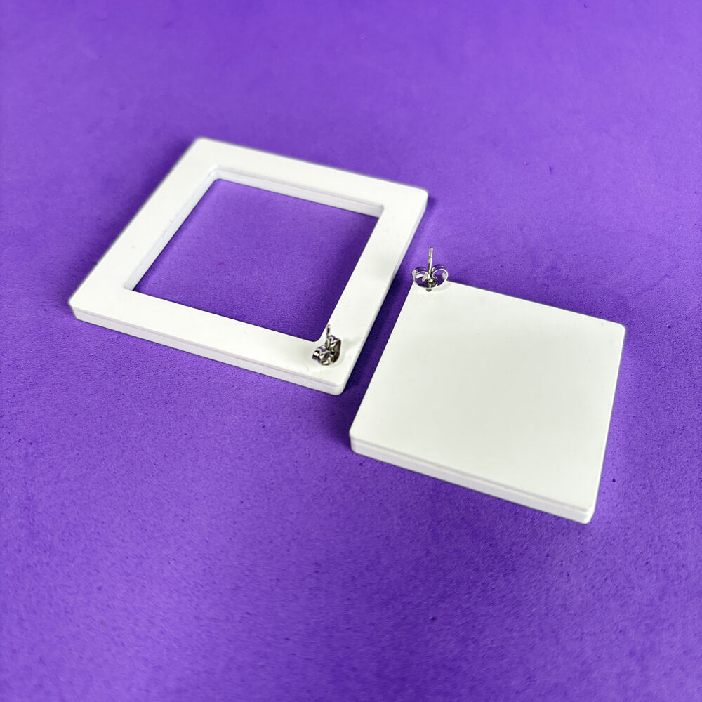 PienoVuoto Rombo – Orecchini Asimmetrici in Plexiglas