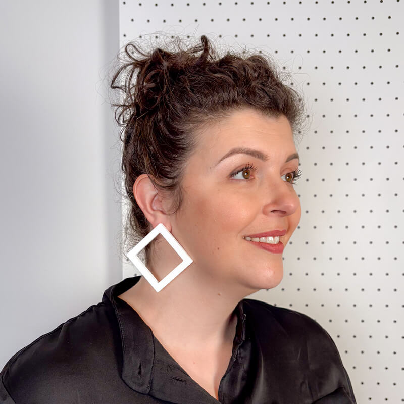 PienoVuoto Rombo – Orecchini Asimmetrici in Plexiglas