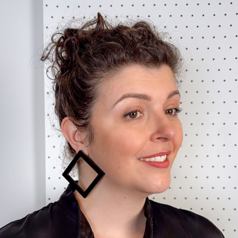 PienoVuoto Rombo – Orecchini Asimmetrici in Plexiglas