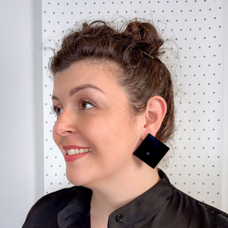 PienoVuoto Rombo – Orecchini Asimmetrici in Plexiglas