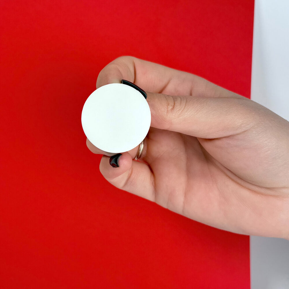 Tondo M – Orecchini in Plexiglas essenziali