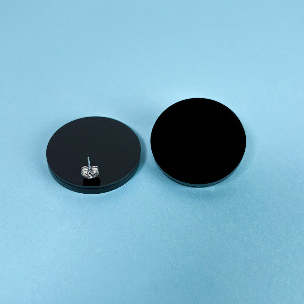 Tondo M – Orecchini in Plexiglas essenziali